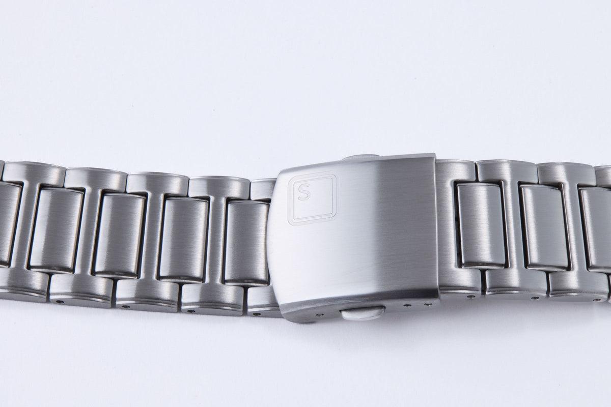 SIGNATURE(S) MODEL C PF-C02 ステンレスブレスレットのバックル（□Sロゴ）